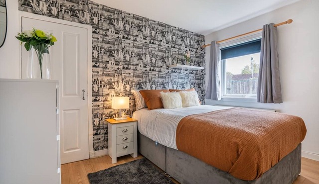 2 Bed Bungalow - Free Parking