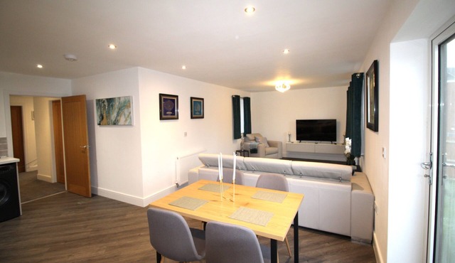 2 Bed Bungalow - Large Enclosed Garden - New Build