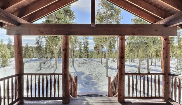 2 Bed Cabin, Fireplace, Lodgepole Pines