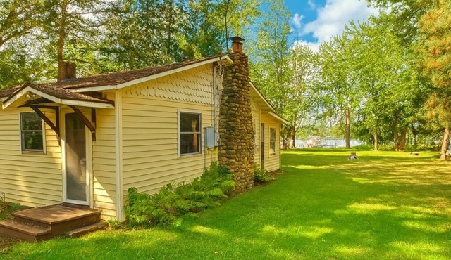 2 Bed Cabin on the Lake - Great Ice Fishing