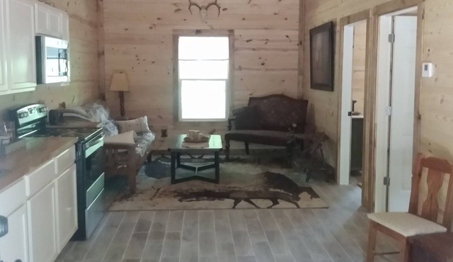 2 bed cabin tucked in the woods, 1 mile from lake texoma