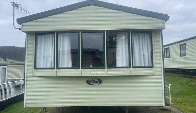 2 Bed Caravan - Sleeps 6 - Pets - Pool - Parking