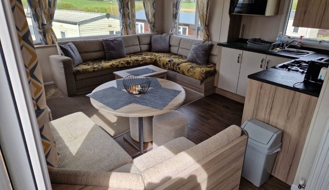 2 Bed Caravan - Sleeps 6 - Pets - Parking - Wifi