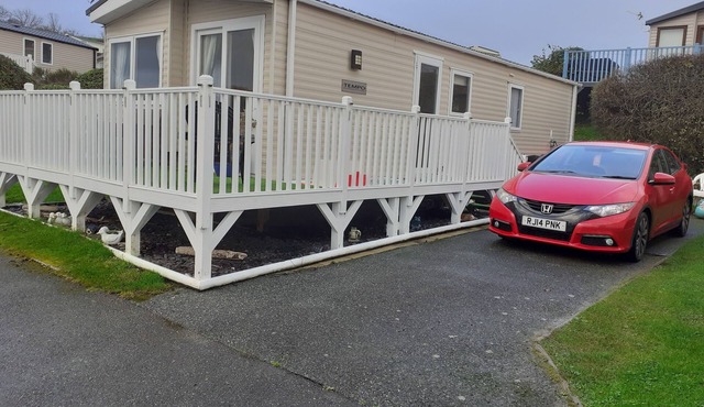 2 Bed Chalet - Sleeps 4 - Pets - Parking