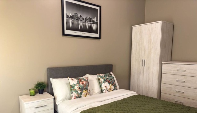 2 Bed - Close to LBU, Headingley Stadium and YCC