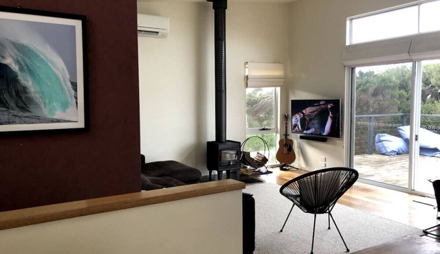 2 Bed Coastal Getaway - Walking distance to beach