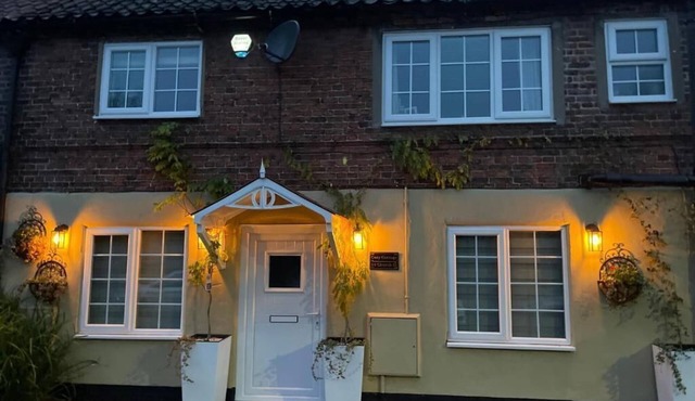 2 Bed 'Cosy Cottage' Central Bawtry High End Decor