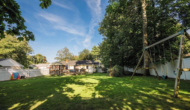 2 bed Cottage on Great Herring Pond