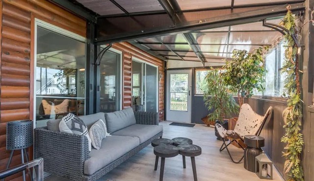 2-Bed Cottage: Rice Lake Haven, Fishing Paradise