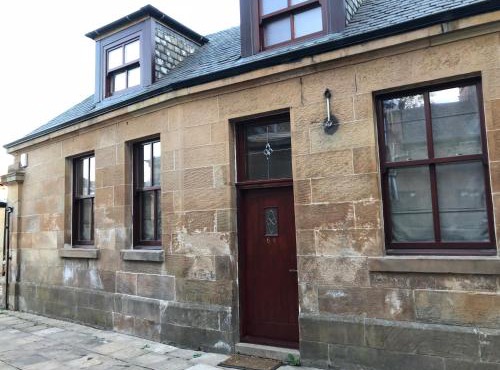 2-Bed Cottage Sleeps 4 10 mins to Glasgow Centre