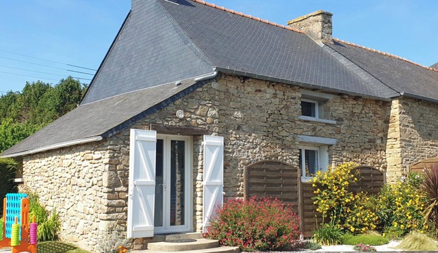 2 Bed Cottage Sleeps 5 with Pool and Pet Friendly