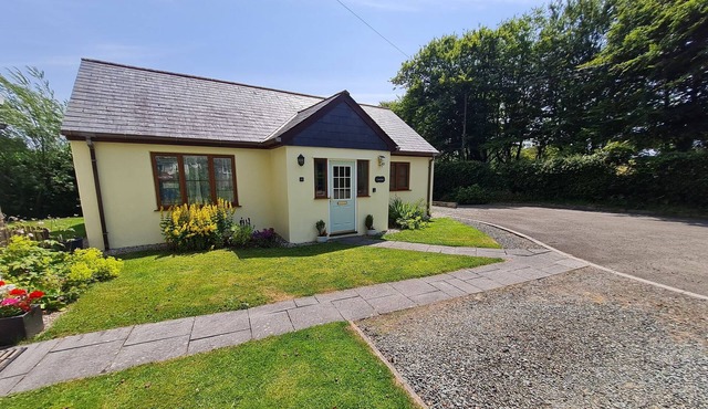 2-Bed Cottage, Sleeps 5, Pets Ok, Close to Coast