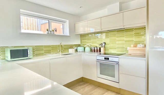 2 bed cottage with private hot tub.