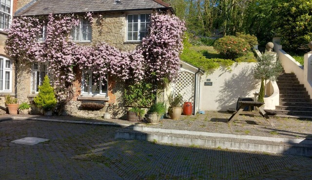 2 Bed Cottage with swimming pool
