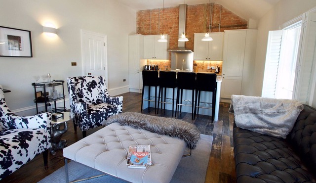 2 Bed Deluxe Apartment - Private Bathrooms