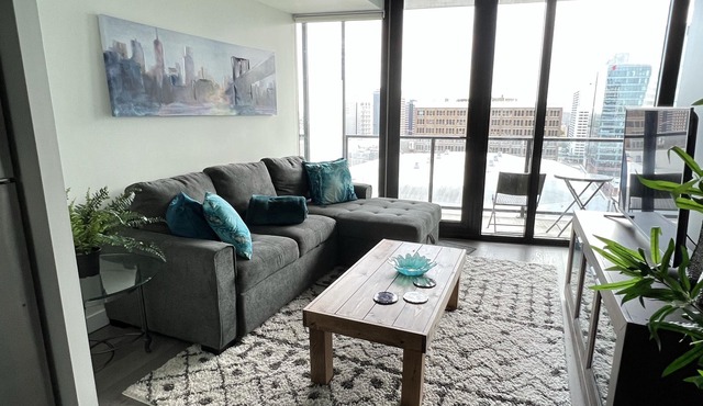 2 bed downtown across jets arena king bed wifi
