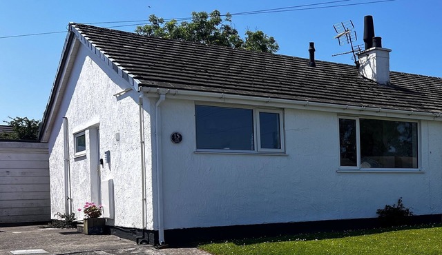 2 Bed Family Bungalow, WiFi, Parking, Garden, Dogs