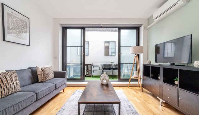 2 Bed Flat in Camden with Garden