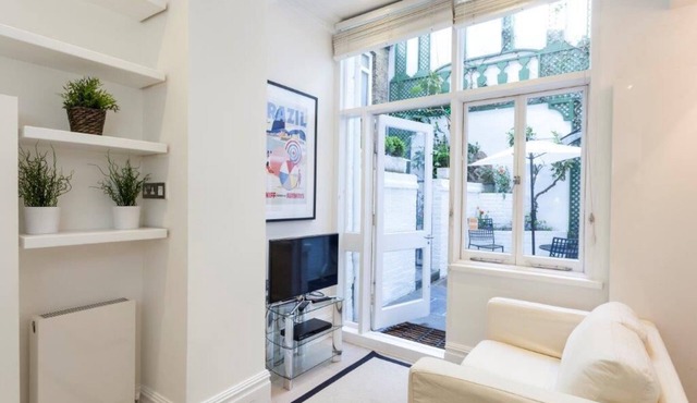 2 bed flat located in central London, Marble Arch.