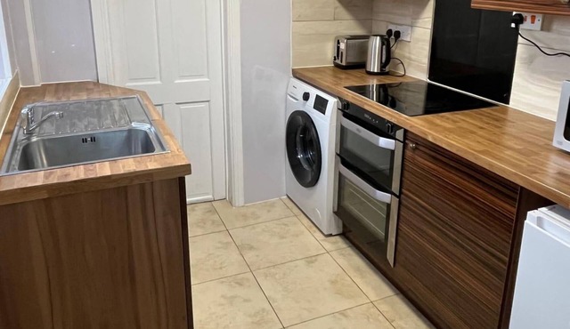 2 Bed Flat - Sleeps 3 - Parking - Wifi