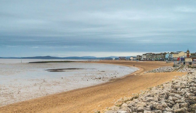 2 Bed Flat - Sleeps 3 - Parking - Wifi