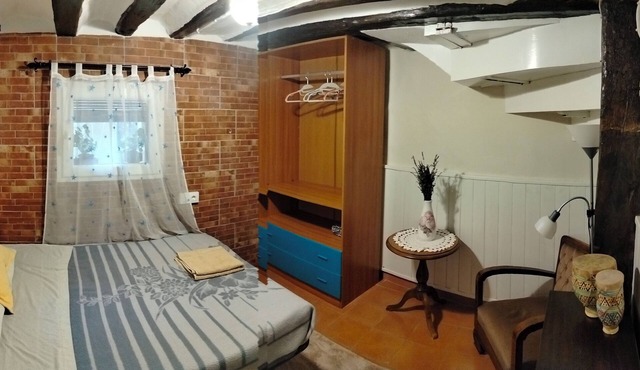2 Bed Flat - Sleeps 4 - Parking - Wifi