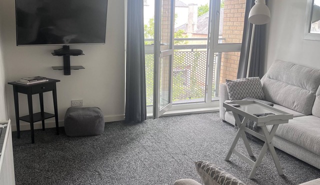 2 Bed Flat - Sleeps 4 - Pets - Parking - Wifi