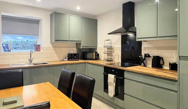 2 Bed Flat Sleeps 4 in Central Grantham with parking & Free Gym Access