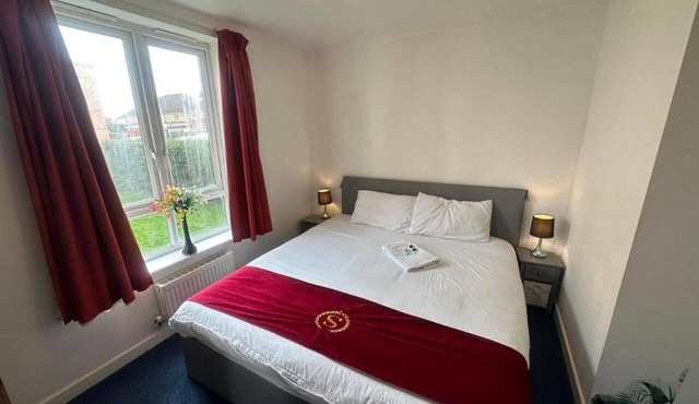 2 Bed Flat - Sleeps 4 - Parking - Wifi