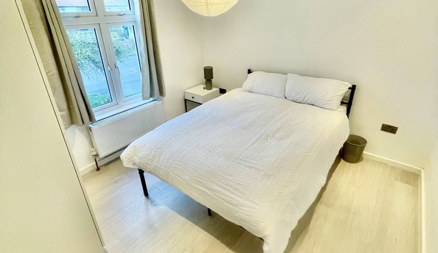 2 Bed Flat - Sleeps 5 - Parking - Wifi