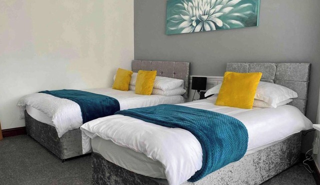 2 Bed Flat - Sleeps 7 - Parking - Wifi