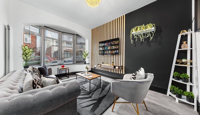 2 Bed Flat - Sleeps 8 - Pets - Parking - Wifi