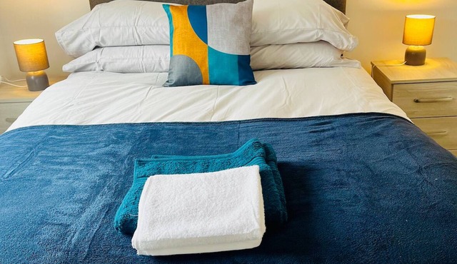 2 Bed Flat - Sleeps 8 - Pets - Garden - Parking