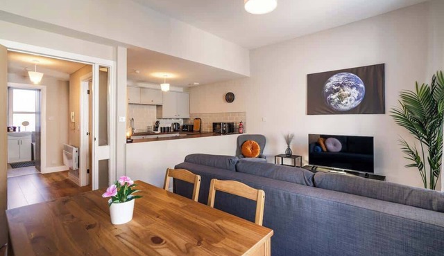 2 Bed Flat - Town Centre