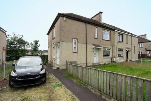 2-Bed Flat Wishaw Free Parking Family-Friendly