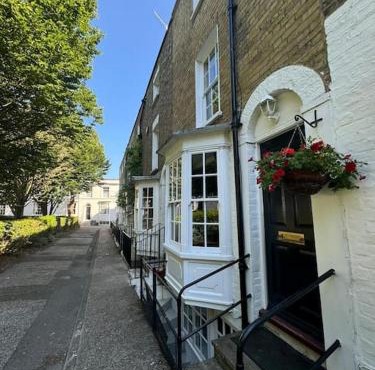 2 Bed Georgian cottage, Ramsgate