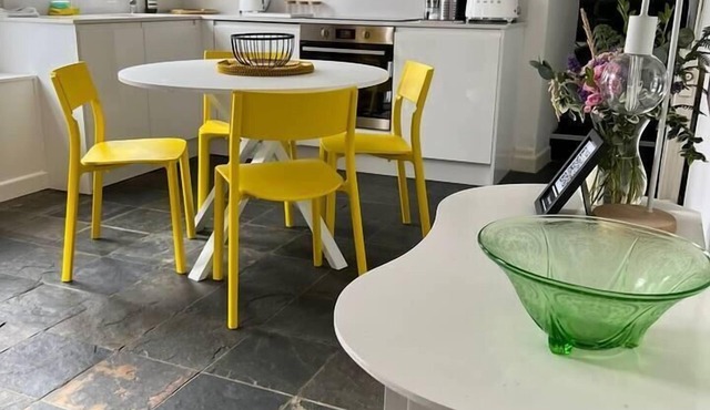 2 Bed Grade 2 - Dates back to 1500's