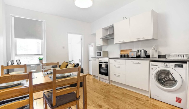 2 Bed-Ground Floor-Free Parking-by Holiday Homes