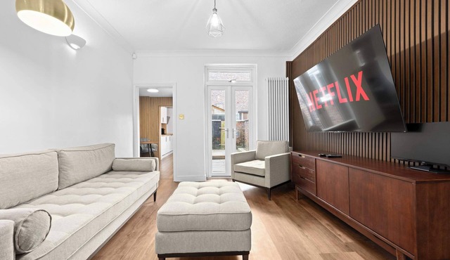 2 Bed Hale Home by City SuperHost