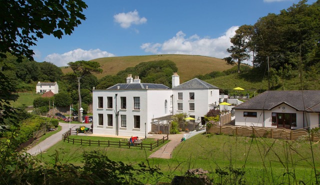 2 Bed Heritage Apartment Within Grade 2 Listed Country House, 200m to beach