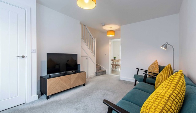 2-Bed Home in Quiet Neighborhood with Parking & Wifi