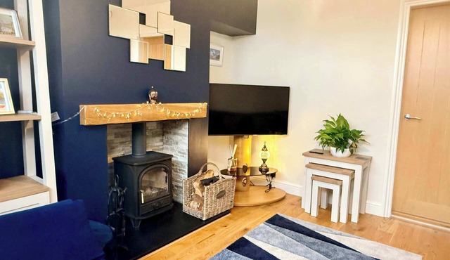 2-Bed Home with Parking, Near BHX, NEC & JLR