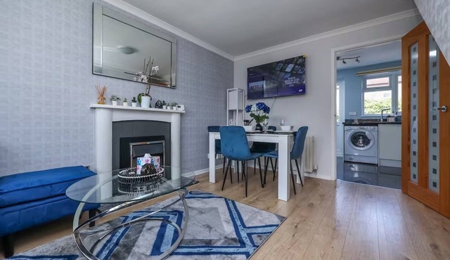 2 bed house, Barton Green, Clifton, Nottingham