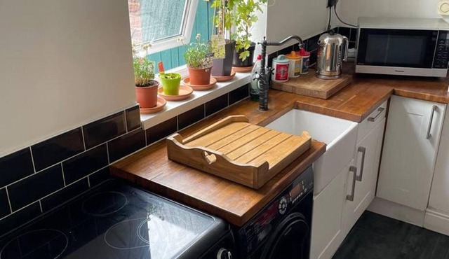 2-bed House in Chesterfield Free Parking Garden