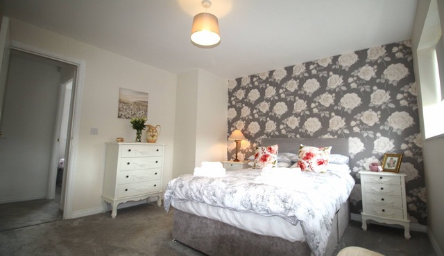 2 Bed House - Large Garden - Fully Refurbished