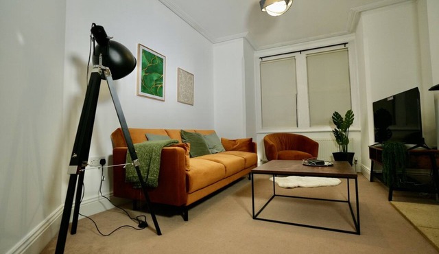 2-bed house, Short break, Relocators, Contractors