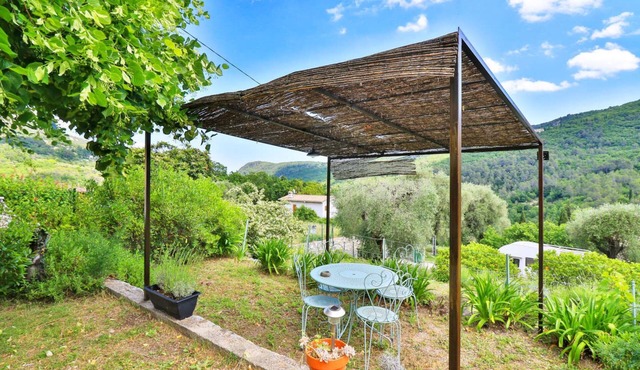 2 Bed House Sleeps 4 with Garden