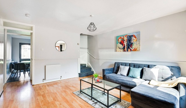 2- Bed House - Sleeps 4 & Central Links