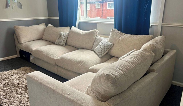 2 Bed House-Sleeps 4-Free Parking