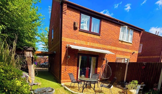 2-Bed House, Sleeps 4, Garden, 10 mins to Anfield